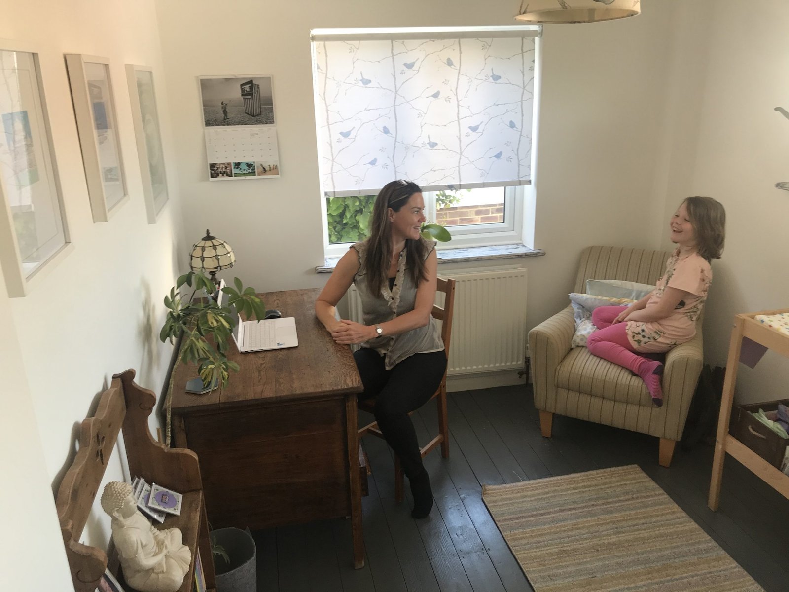 Dee with Florence in Feeding Clinic – Birth, Baby & You – Dee Bell – Lactation Consultant for Kent, Surrey & Sussex