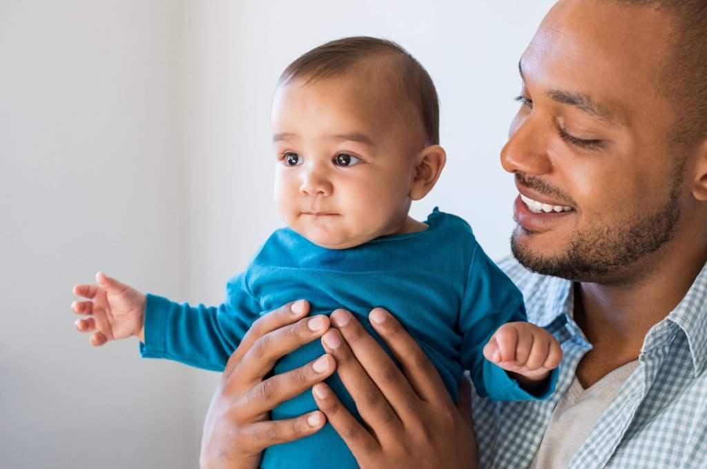 Baby with smiling father – Birth, Baby & You web icon – Birth, Baby & You – Dee Bell – Lactation Consultant for Kent, Surrey & Sussex